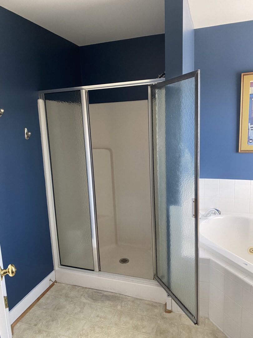 A modern bathroom with a bathtub